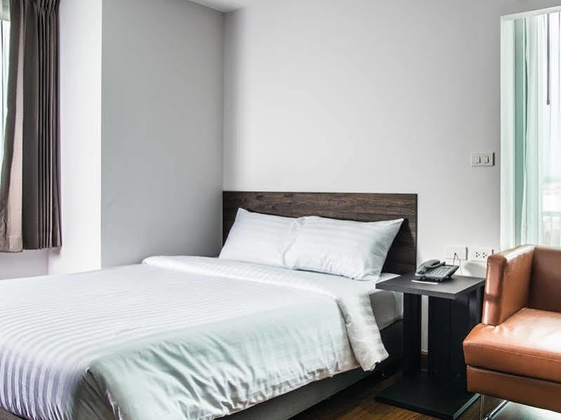 Winner Sriracha Serviced Apartment Si Racha Extérieur photo