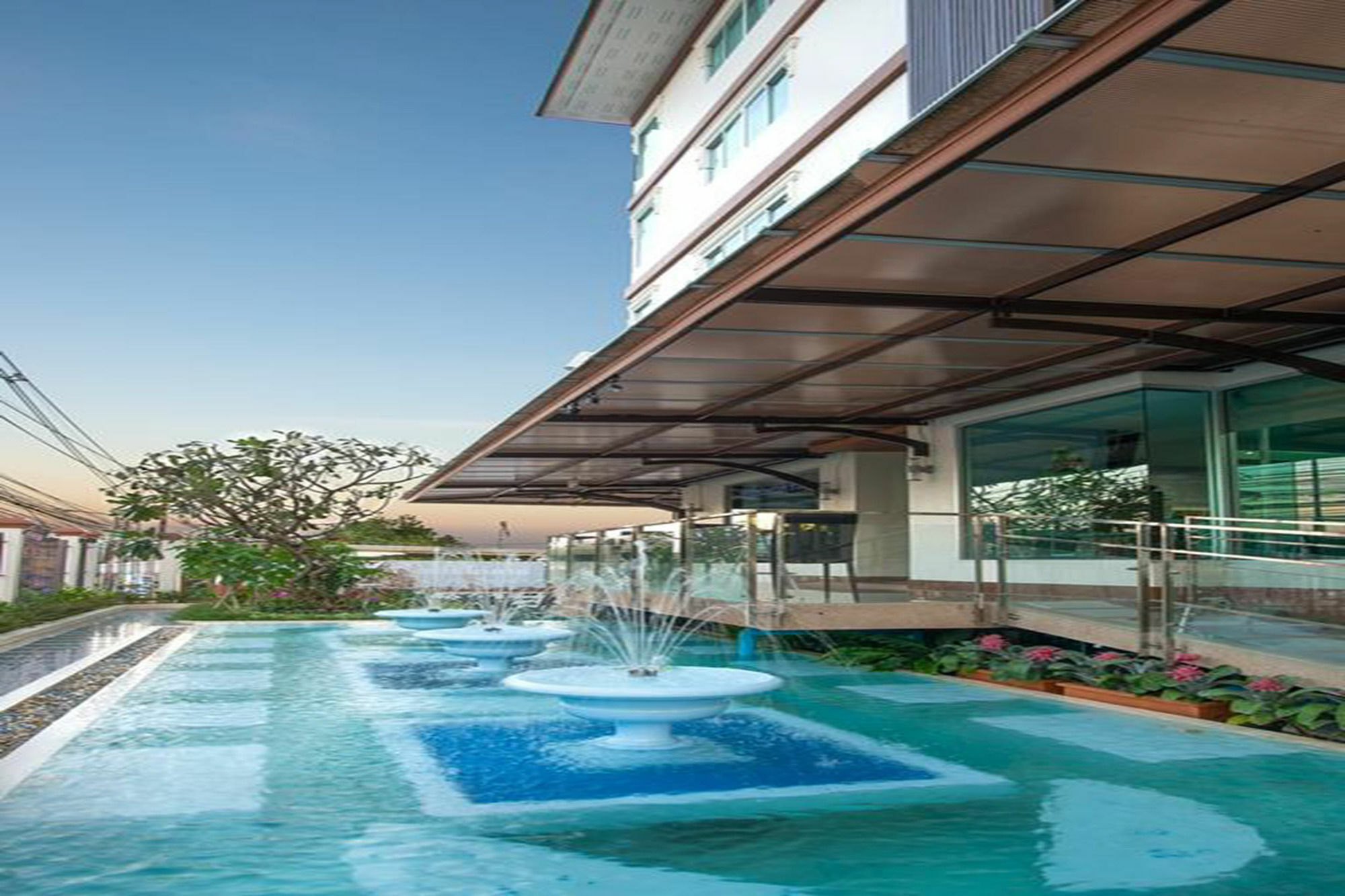 Winner Sriracha Serviced Apartment Si Racha Extérieur photo