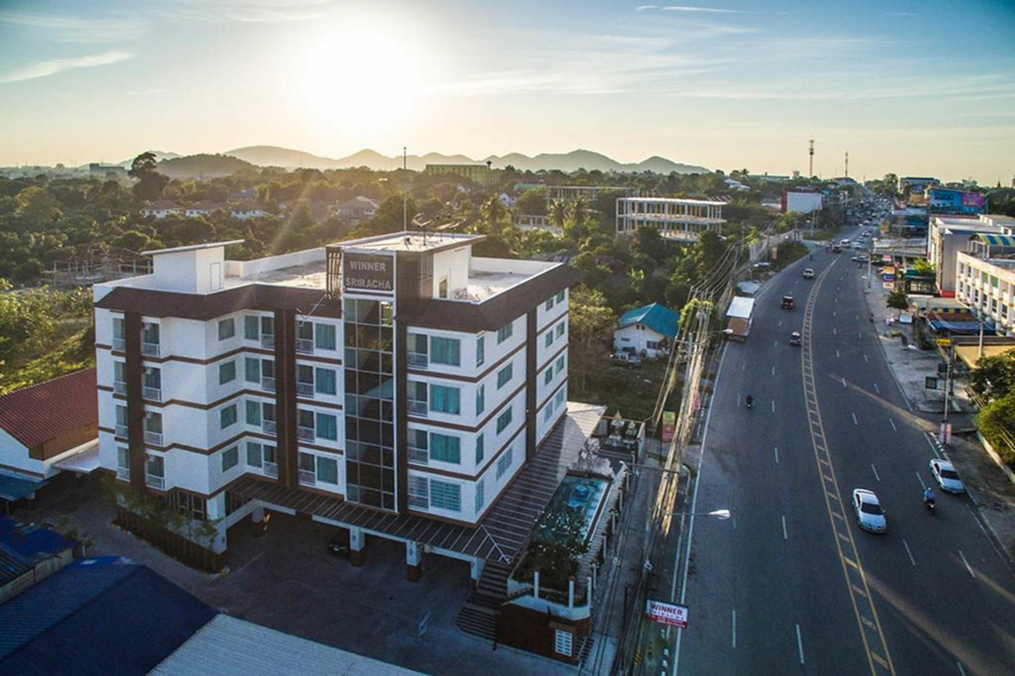 Winner Sriracha Serviced Apartment Si Racha Extérieur photo