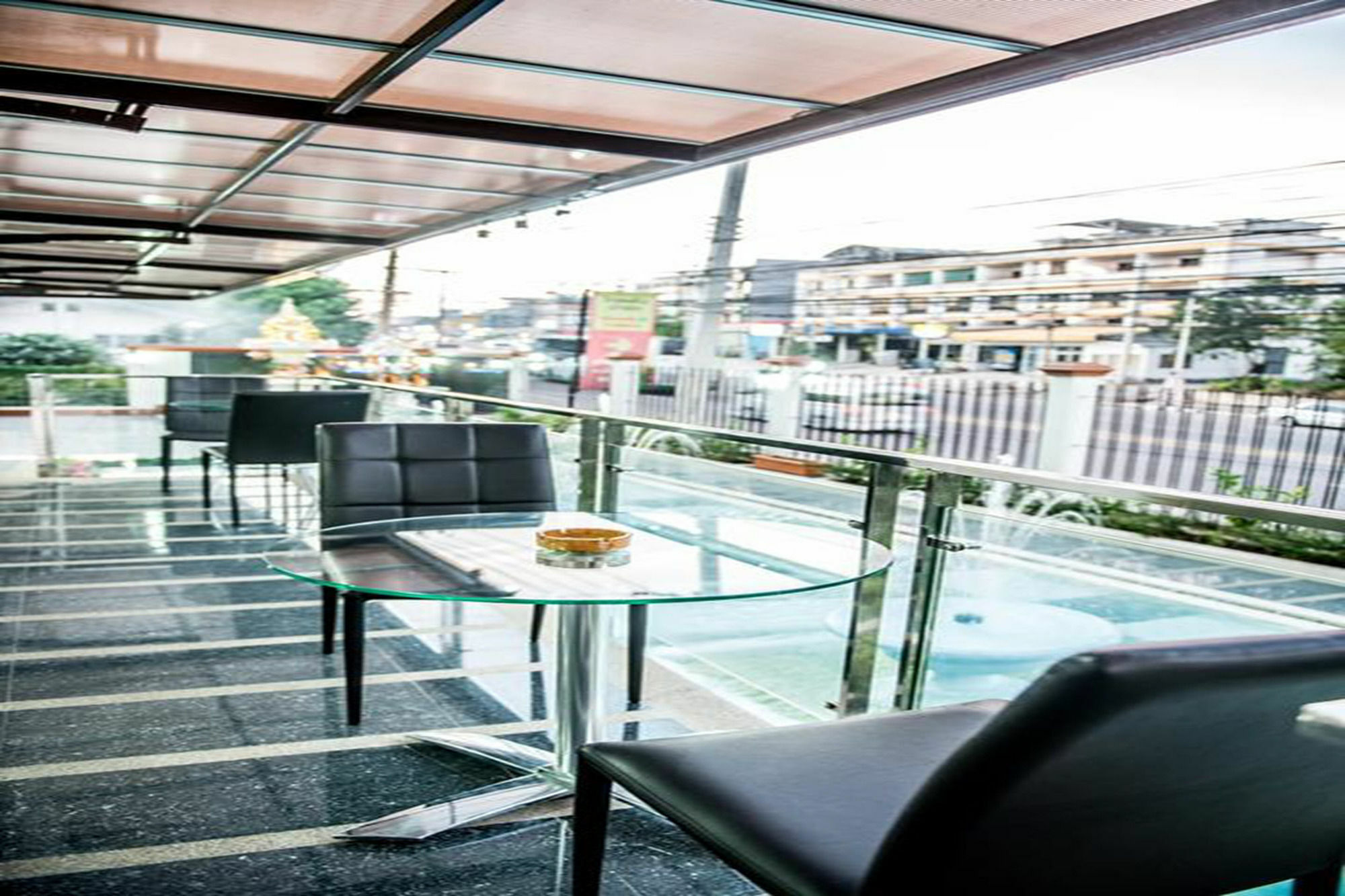 Winner Sriracha Serviced Apartment Si Racha Extérieur photo
